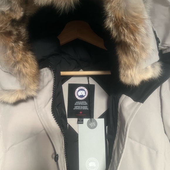 Canada Goose Loretta Parka Fusion . Color Limestone Reasonable offers welcome. - Picture 9 of 9